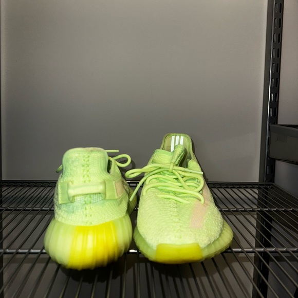 Yeezy 350 V2 Glow men’s 7 1/2 - Picture 2 of 4